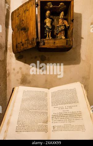 Livres et objets liés à la vie et à l'œuvre du bienheureux ramon llull, Monastère de Miramar, Valldemossa, Majorque, Îles baléares, espagne Banque D'Images