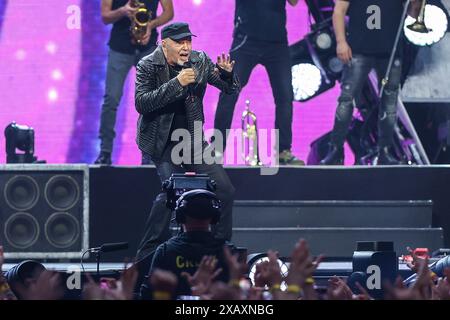 Milan, Italie. 08 juin 2024. Vasco Rossi se produit sur scène lors du Vasco Live 2024 au stade San Siro. (Photo de Fabrizio Carabelli/SOPA images/Sipa USA) crédit : Sipa USA/Alamy Live News Banque D'Images