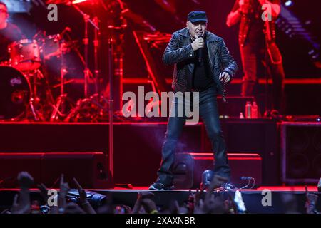 Milan, Italie. 08 juin 2024. Vasco Rossi se produit sur scène lors du Vasco Live 2024 au stade San Siro. (Photo de Fabrizio Carabelli/SOPA images/Sipa USA) crédit : Sipa USA/Alamy Live News Banque D'Images