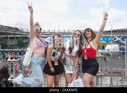 Edimbourg, Royaume-Uni, 9 juin 2024 : les fans de Taylor Swift de Kilmarnock se réunissent au Murrayfield Stadium pour le dernier de ses trois concerts en Écosse. Image : DB Media services / Alamy Live Banque D'Images