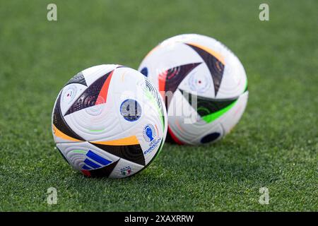 Bologne, Italie. 04 juin 2024. Ballons officiels Euro 2020 Allemagne lors du match amical international entre l'Italie et Turkiye au Stadio Renato Dall'Ara le 4 juin 2024 à Bologne, Italie crédit : Giuseppe Maffia/Alamy Live News Banque D'Images