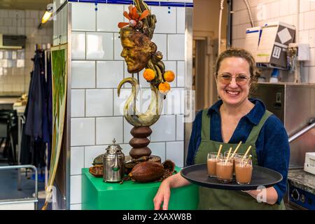 Ellinor Isaksson, fondateur de Chokladfarbriken, fabricant de chocolat et de pralines du district de Södermalm. Visite gastronomique à Stockholm, Suède Banque D'Images