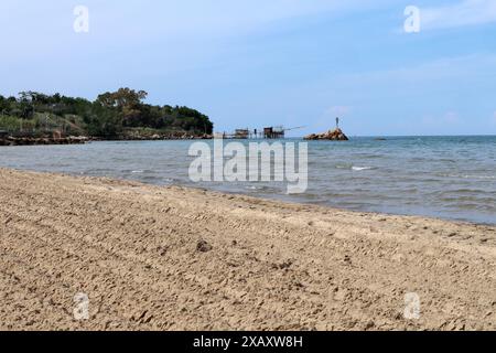 Vasto Marina - Scorcio dei trabocchi dalla spiaggia Banque D'Images