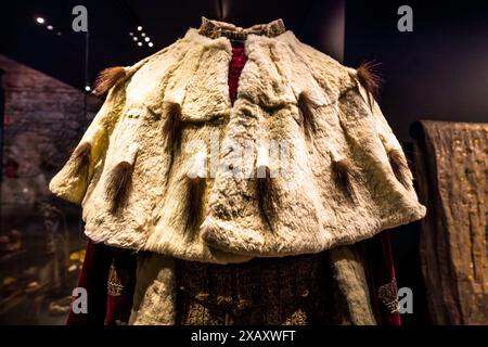 Le Royal Armoury (Livrustkammaren) Musée royal avec 500 ans d'armement et d'armures, ainsi que de somptueuses voitures royales et des expositions de mode. Skeppsbron, Stockholm, Suède Banque D'Images