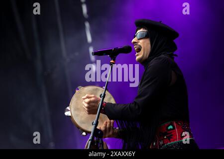 Palencia, Espagne. 08 juin 2024. Le chanteur espagnol Rodrigo Cuevas se produit lors d'un concert au Palencia Sonora Music Festival le 8 juin 2024. (Photo de COOLMedia/NurPhoto) crédit : NurPhoto SRL/Alamy Live News Banque D'Images