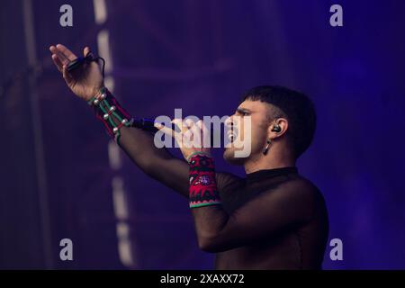 Palencia, Espagne. 08 juin 2024. Le chanteur espagnol Rodrigo Cuevas se produit lors d'un concert au Palencia Sonora Music Festival le 8 juin 2024. (Photo de COOLMedia/NurPhoto) crédit : NurPhoto SRL/Alamy Live News Banque D'Images