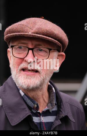 Londres, Royaume-Uni. 5 novembre 2022. Jeremy Corbyn attend et s’adresse à des milliers de partisans des syndicats à l’Assemblée du peuple. Mark Lear / Alamy Banque D'Images