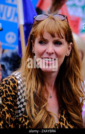 Londres, Royaume-Uni. 18 juin 2022. Angela Rayner marche avec les partisans du Parti travailliste à la manifestation britannique Needs a Payrise. Mark Lear / Alamy Banque D'Images