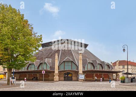 Soissons, France - 09 juin 2020 : le marché couvert a été construit en 1908 par l'architecte Albert-désiré Guilbert (1866-1949). Banque D'Images