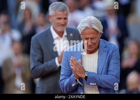 Paris, France. 09 juin 2024. Roland Garros, 09 juin 2024 : Bjorn Borg et Gilles Moretton lors de la présentation du trophée lors de l'Open de France 2024. Alamy Live News/Corleve crédit : Corleve/Alamy Live News Banque D'Images