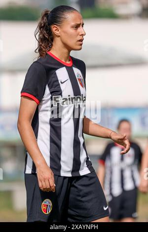 Cosenza, Italie. 09 juin 2024. Cosenza, Italie, 09 juin 2024, Real Cosenza Stadium Cristina Mignini (18 Ascoli) en action lors du match Cosenza vs Ascoli au Real Cosenza Stadium, demi-finale LND Womens Italian Cup. Tous droits réservés. Italie (Francesco Farina/SPP) Francesco Farina/SPP (FRANCESCO FARINA/SPP) crédit : SPP Sport Press photo. /Alamy Live News Banque D'Images