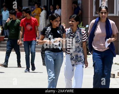 Patna, Inde. 09 juin 2024. NOIDA, INDE - 9 JUIN : les candidats partent après s'être présentés à l'examen d'entrée Uttar Pradesh B.Ed., au Rajkiya Balika Inter College dans le secteur 51, le 9 juin 2024 à Noida, Inde. (Photo de Sunil Ghosh/Hindustan Times/Sipa USA ) crédit : Sipa USA/Alamy Live News Banque D'Images