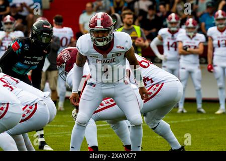 Unterhaching, Allemagne. 09. Juin. 2024. Ligue européenne de football, ELF/ Game : Prague Lions aux Ravens de Munich le 09. Juin. 2024, dans le PARC uhlsport, Unterhaching, Allemagne, QB # 1 Karel Lyles/Prague Lions. Crédit : Frank Baumert/Alamy Live News Banque D'Images