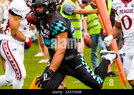 Unterhaching, Allemagne. 09. Juin. 2024. Ligue européenne de football, ELF/ Game : Prague Lions aux Ravens de Munich le 09. Juin. 2024, dans le PARC uhlsport, Unterhaching, Allemagne, RB # 33 Justin Rodney/Munich Ravens. Crédit : Frank Baumert/Alamy Live News Banque D'Images