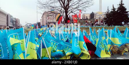 Kiev, Ukraine 15 mars 2024 : drapeaux ukrainiens en soutien aux forces militaires ukrainiennes dans le centre de Kiev pendant la guerre avec la Russie Banque D'Images