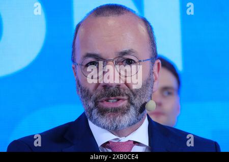 Bruxelles, Belgique. 09 juin 2024. Le président du PPE Manfred Weber et la présidente de la Commission européenne et candidate principale du PPE Ursula von der Leyen prononcent un discours lors d'une soirée d'élection du PPE après le vote pour l'élection du Parlement européen à Bruxelles, Belgique, le 9 juin 2024. Crédit : ALEXANDROS MICHAILIDIS/Alamy Live News Banque D'Images