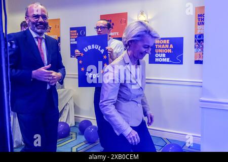 Bruxelles, Belgique. 09 juin 2024. Le président du PPE Manfred Weber et la présidente de la Commission européenne et candidate principale du PPE Ursula von der Leyen prononcent un discours lors d'une soirée d'élection du PPE après le vote pour l'élection du Parlement européen à Bruxelles, Belgique, le 9 juin 2024. Crédit : ALEXANDROS MICHAILIDIS/Alamy Live News Banque D'Images