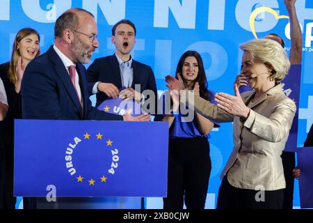 Bruxelles, Belgique. 09 juin 2024. Le président du PPE Manfred Weber et la présidente de la Commission européenne et candidate principale du PPE Ursula von der Leyen prononcent un discours lors d'une soirée d'élection du PPE après le vote pour l'élection du Parlement européen à Bruxelles, Belgique, le 9 juin 2024. Crédit : ALEXANDROS MICHAILIDIS/Alamy Live News Banque D'Images