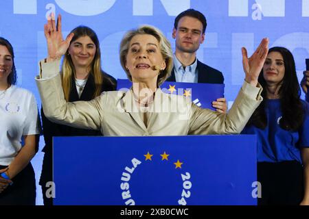 Bruxelles, Belgique. 09 juin 2024. Le président du PPE Manfred Weber et la présidente de la Commission européenne et candidate principale du PPE Ursula von der Leyen prononcent un discours lors d'une soirée d'élection du PPE après le vote pour l'élection du Parlement européen à Bruxelles, Belgique, le 9 juin 2024. Crédit : ALEXANDROS MICHAILIDIS/Alamy Live News Banque D'Images