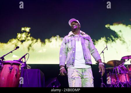 Milwaukee, États-Unis. 08 juin 2024. Singer Akon pendant le Wiscansin Fest au Rave le 8 juin 2024, à Milwaukee, Wisconsin (photo de Daniel DeSlover/Sipa USA) crédit : Sipa USA/Alamy Live News Banque D'Images