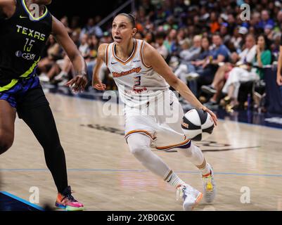 Arlington, Texas, États-Unis. 9 juin 2024. Diana Taurasi de Phoenix (3) se dirige vers le panier lors du match de basket WNBA entre les Dallas Wings et le Phoenix Mercury au College Park Center à Arlington, Texas. Kyle Okita/CSM/Alamy Live News Banque D'Images