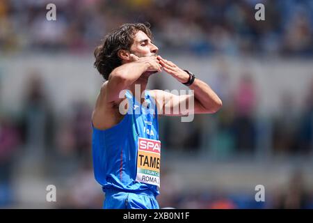 Rome, Italie. 09 juin 2024. Rome, Italie, le 9 juin 2024 : Gianmarco Tamberi (Italie) envoie des baisers aux supporters lors de l'épreuve de saut en hauteur lors des Championnats d'Europe d'athlétisme 2024 au Stadio Olimpico à Rome, Italie. (Daniela Porcelli/SPP) crédit : SPP Sport Press photo. /Alamy Live News Banque D'Images