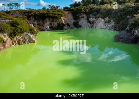 Bain géothermique du diable à Waiotapu - Nouvelle-Zélande Banque D'Images