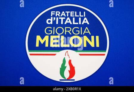 Rome, Italie. 09 juin 2024. Logo du parti Fratelli d'Italia de Giorgia Meloni vu à Rome, Italie, le 9 juin 2024. Fratelli d'Italia est apparu comme le plus grand parti en Italie lors des élections européennes des 8 et 9 juin. (Photo par Elisa Gestri/Sipa USA) crédit : Sipa USA/Alamy Live News Banque D'Images