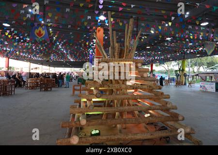 Fêtes de Sao Joao à Bahia salvador, bahia, brésil - 28 mai 2024 : feu de joie décoratif pour les festivités de Sao Joao, dans la ville de Salvador. SALVADOR BAHIA BRÉSIL Copyright : xJoaxSouzax 280524JOA00030 Banque D'Images