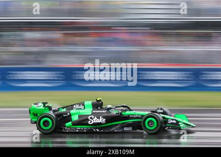 Montréal, Canada. 9 juin 2024. Zhou Guanyu, pilote chinois de Kick Sauber, participe au Grand Prix du Canada de formule 1 2024 au circuit Gilles-Villeneuve à Montréal, Canada, le 9 juin 2024. Crédit : Qian Jun/Xinhua/Alamy Live News Banque D'Images