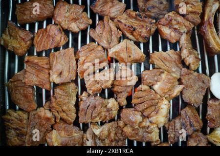 L'un des plats coréens les plus populaires, il a bon goût lorsqu'il est grillé avec des côtes de bœuf ou de porc assaisonnées Banque D'Images