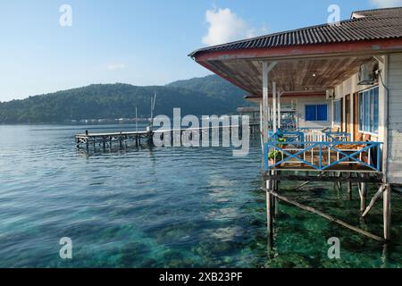 Indonésie Îles Anambas - Kelong abrite Terempa village de pêcheurs Banque D'Images