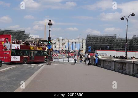 pic Shows : le stade de BMX est en construction sur la place de la Concorde alors que la ville se prépare pour les Jeux olympiques avec des fermetures de routes et des nettoyages perturbant le da Banque D'Images