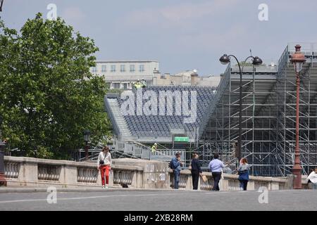 pic Shows : le stade de BMX est en construction sur la place de la Concorde alors que la ville se prépare pour les Jeux olympiques avec des fermetures de routes et des nettoyages perturbant le da Banque D'Images
