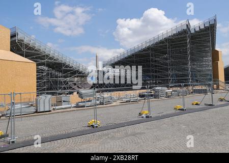 pic Shows : le stade de BMX est en construction sur la place de la Concorde alors que la ville se prépare pour les Jeux olympiques avec des fermetures de routes et des nettoyages perturbant le da Banque D'Images