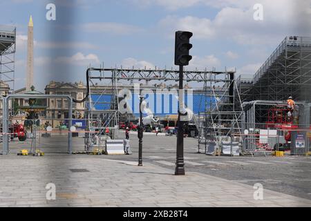 pic Shows : le stade de BMX est en construction sur la place de la Concorde alors que la ville se prépare pour les Jeux olympiques avec des fermetures de routes et des nettoyages perturbant le da Banque D'Images
