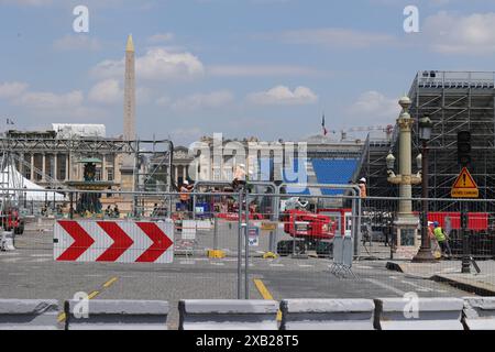 pic Shows : le stade de BMX est en construction sur la place de la Concorde alors que la ville se prépare pour les Jeux olympiques avec des fermetures de routes et des nettoyages perturbant le da Banque D'Images
