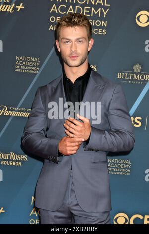 LOS ANGELES - 8 juin : Evan Hofer arrive à la 51e édition annuelle Daytime Emmy Creative Arts & Lifestyle Awards - arrivées à l'hôtel Bonaventure en juin Banque D'Images