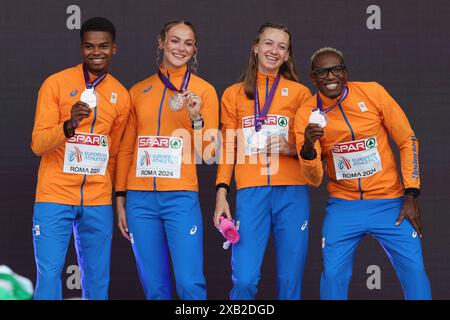 Rome, Italie. 08 juin 2024. Rome, Italie 8.06.2024 : Liemarvin BONEVACIA, Lieke KLAVER, Isaya KLEIN IKKINK, Femke bol des pays-Bas lors de la cérémonie des médailles mixtes relais 4 x 400m aux Championnats d'Europe d'athlétisme 2024 au stade Olympique de Rome crédit : Agence photo indépendante/Alamy Live News Banque D'Images