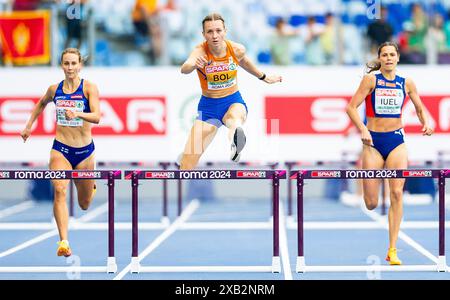 Rome, Italie. 10 juin 2024. ROME - Femke bol en action sur le 400 mètres haies lors de la quatrième journée des Championnats d'Europe d'athlétisme. ANP IRIS VAN DEN BROEK crédit : ANP/Alamy Live News Banque D'Images