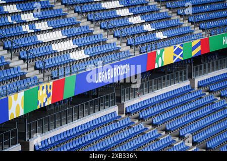 'UEFA EURO 2024' Schriftzug auf Tribuene, Themenfoto, Themenbild, Symbolfoto, Symbolbild, Stockfoto GER, Stadium Open Media Day Volksparkstadion, Fussball, UEFA Euro 2024, 10.06.2024 Foto : Eibner-Pressefoto/Marcel von Fehrn Banque D'Images