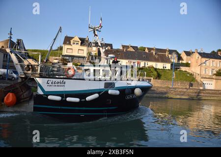 Une partie de la flotte de pêche à Port en Bessin France Banque D'Images