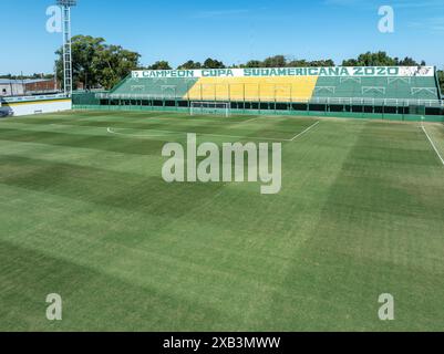 Buenos Aires, Argentine, 21 février 2023 : vue aérienne du stade Norberto 'Tito' Tomaghello, Defensa y Justicia. "Le Faucon." Banque D'Images