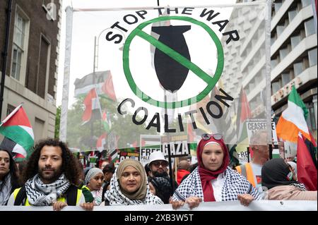 Le 8 juin 2024, des milliers de personnes se rassemblent à Russell Square, à Londres, pour manifester en faveur de la Palestine et pour protester contre la poursuite du bo israélien Banque D'Images