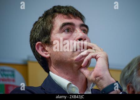 Rome, Italie. 10 juin 2024. Nicola Fratoianni assiste à une conférence de presse convoquée par le parti Alleanza Verdi Sinistra pour commenter le résultat des élections européennes de 2024 à Rome. (Photo de Vincenzo Nuzzolese/SOPA images/SIPA USA) crédit : SIPA USA/Alamy Live News Banque D'Images