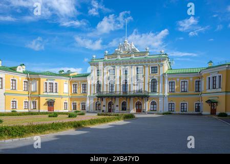 TVER, RUSSIE - 15 JUILLET 2022 : le bâtiment du Palais impérial de voyage. Tver, Russie Banque D'Images