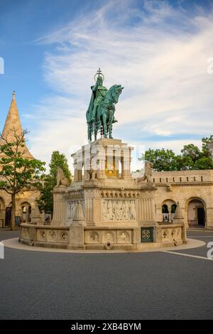 La statue de Étienne, Bastion des pêcheurs, Budapest, Hongrie Banque D'Images