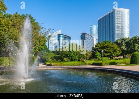 Paysage de jardin botanique avec l'horizon de Bruxelles comme arrière-plan, Brussles, Belgique Banque D'Images