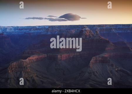 Vue avant l'aube sur le Grand Canyon depuis Mather point Banque D'Images