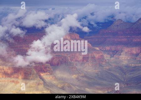 Matin d'hiver au-dessus du parc national du Grand Canyon vu de Mather point sur la rive sud Banque D'Images